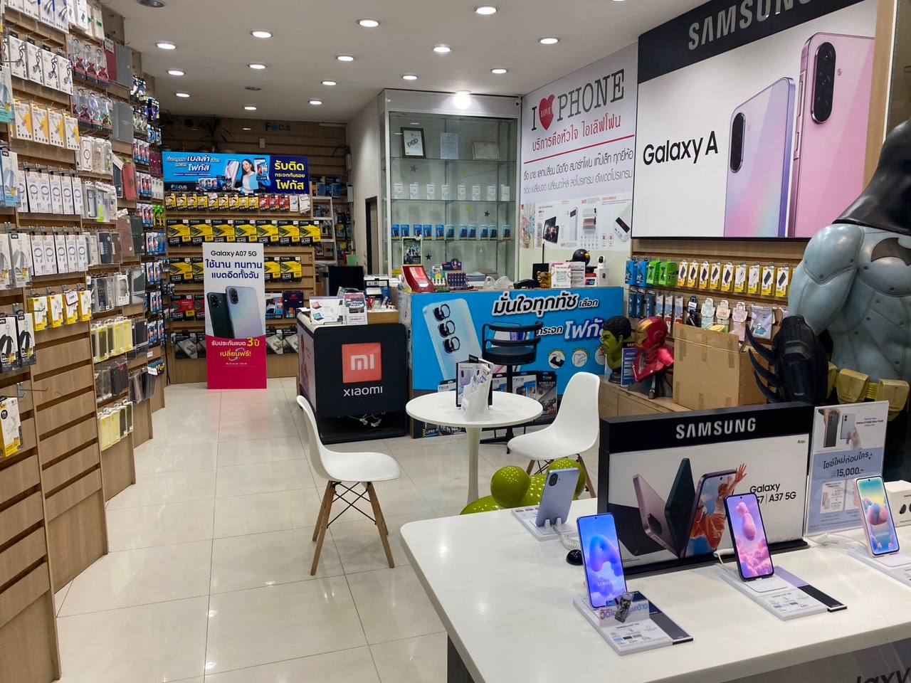 ภายในร้าน iLovePhone ฝั่งจำหน่ายมือถือ